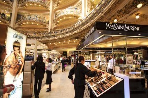  Galeries Lafayette needs to say: Rrrainbow / Shutterstock.com