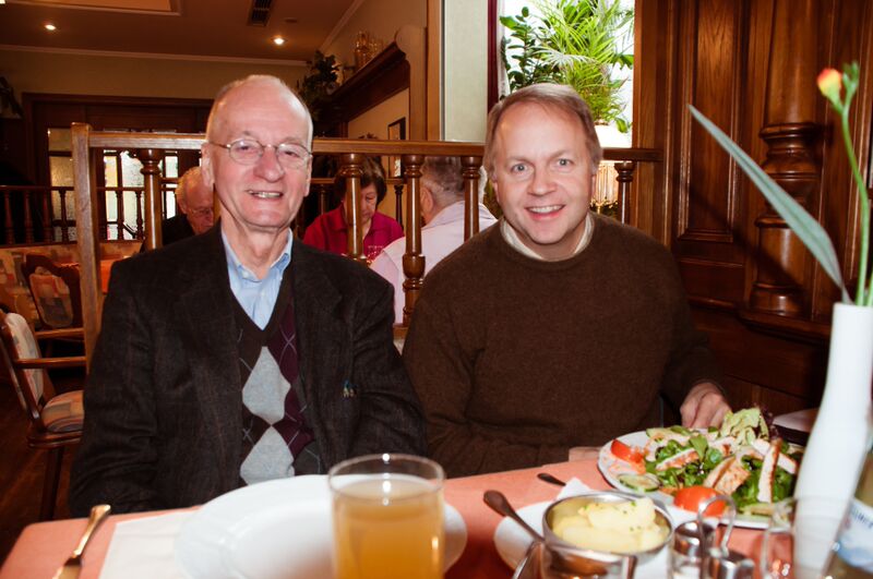 Drehpendel restaurant two men