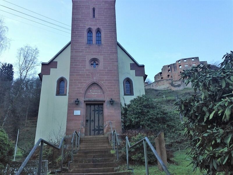 Church and hiking path entrance Kelly The OTHER Frankenstein Castle (Frankenstein, Rhineland-Palatinate)