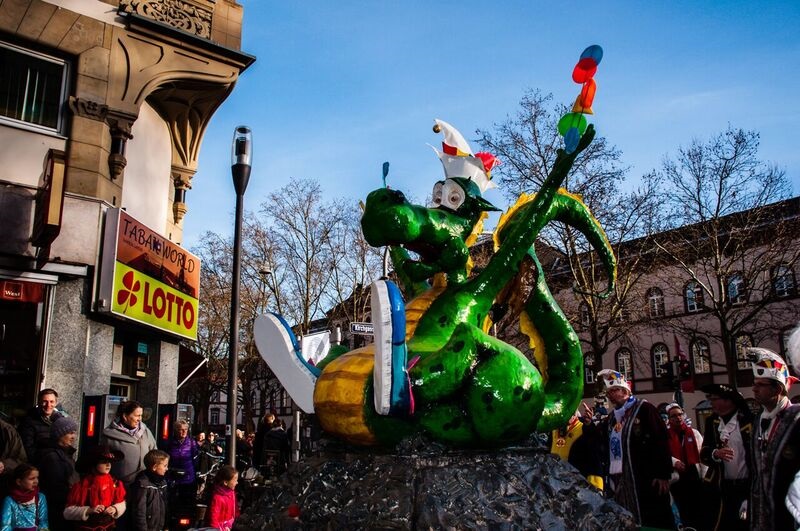 0158 green dragon float Gemma Wiesbaden Children’s Fasching Parade