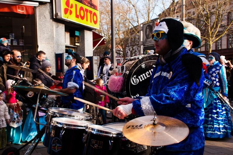 0162 blue drummer Gemma Wiesbaden Children’s Fasching Parade