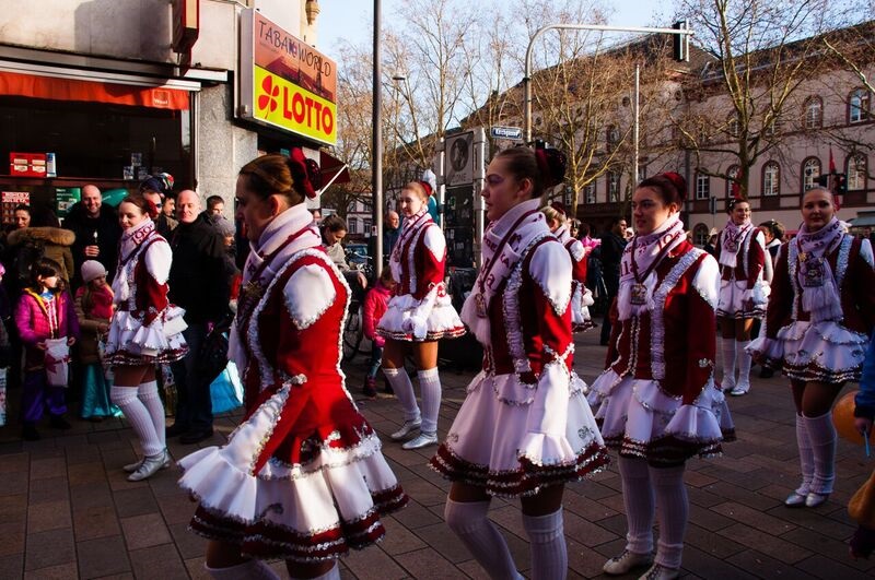 0169 girls in red Gemma Wiesbaden Children’s Fasching Parade
