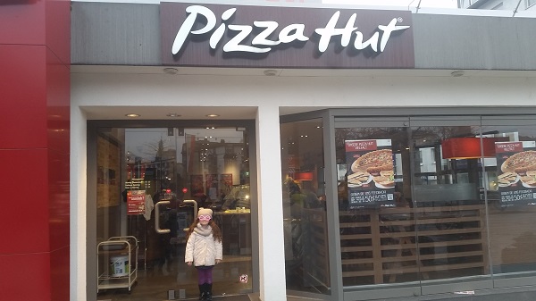 Pizza Hut Gemma Frankfurt Zoo Animals and the City May 16