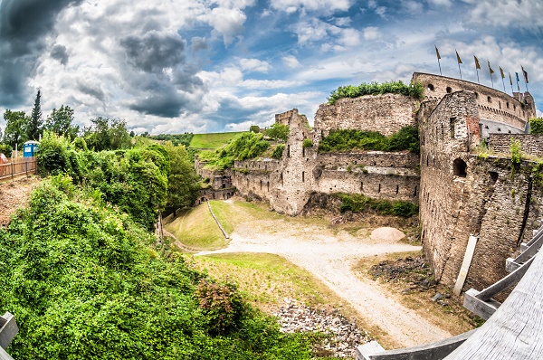 -0355 Gemma Rheinfels Castle, from the Time of Thrones August 16