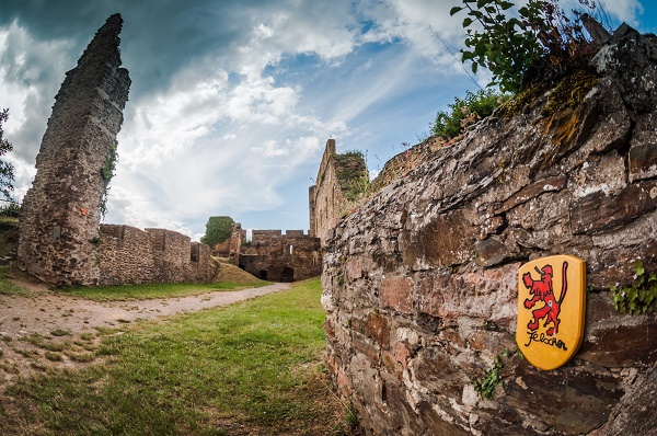 -0428 Gemma Rheinfels Castle, from the Time of Thrones August 16